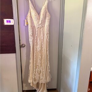 NWT Elegant Lace Gown in Cream